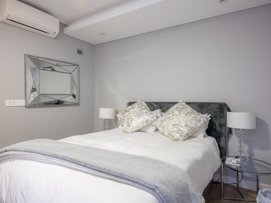 To Let 1 Bedroom Property for Rent in Green Point Western Cape